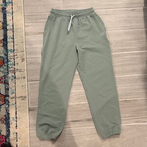 Vineyard Vines Performance Joggers in Sage Green